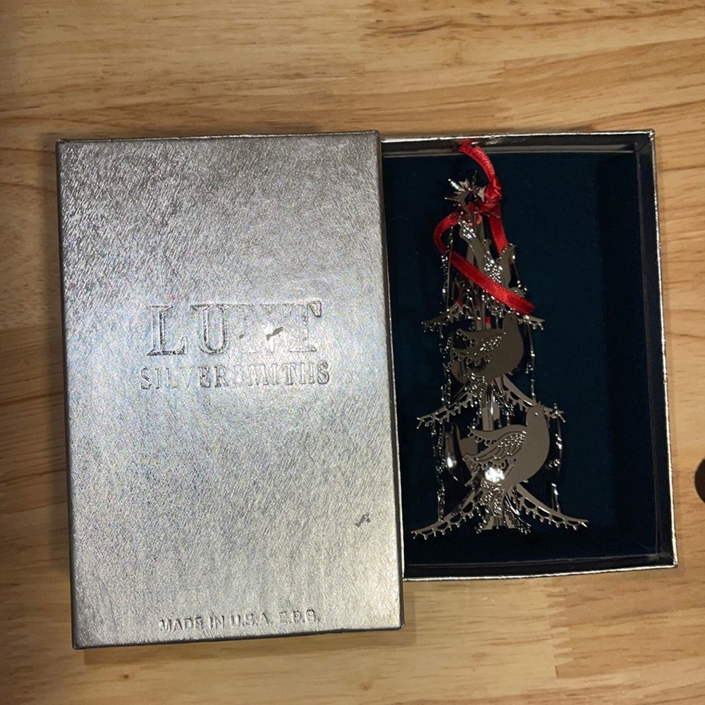Vintage Lunt Silversmiths caroling Doves tree ornament